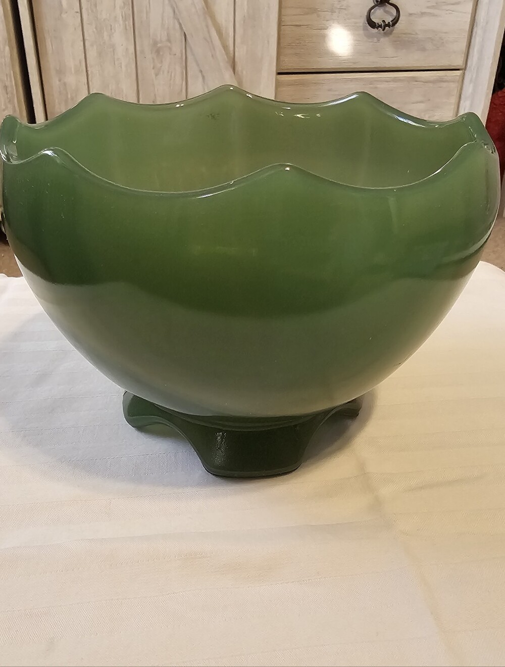 VINTAGE IMPERIAL MEDIUM DARK GREEN JADEITE FOOTED BOWL